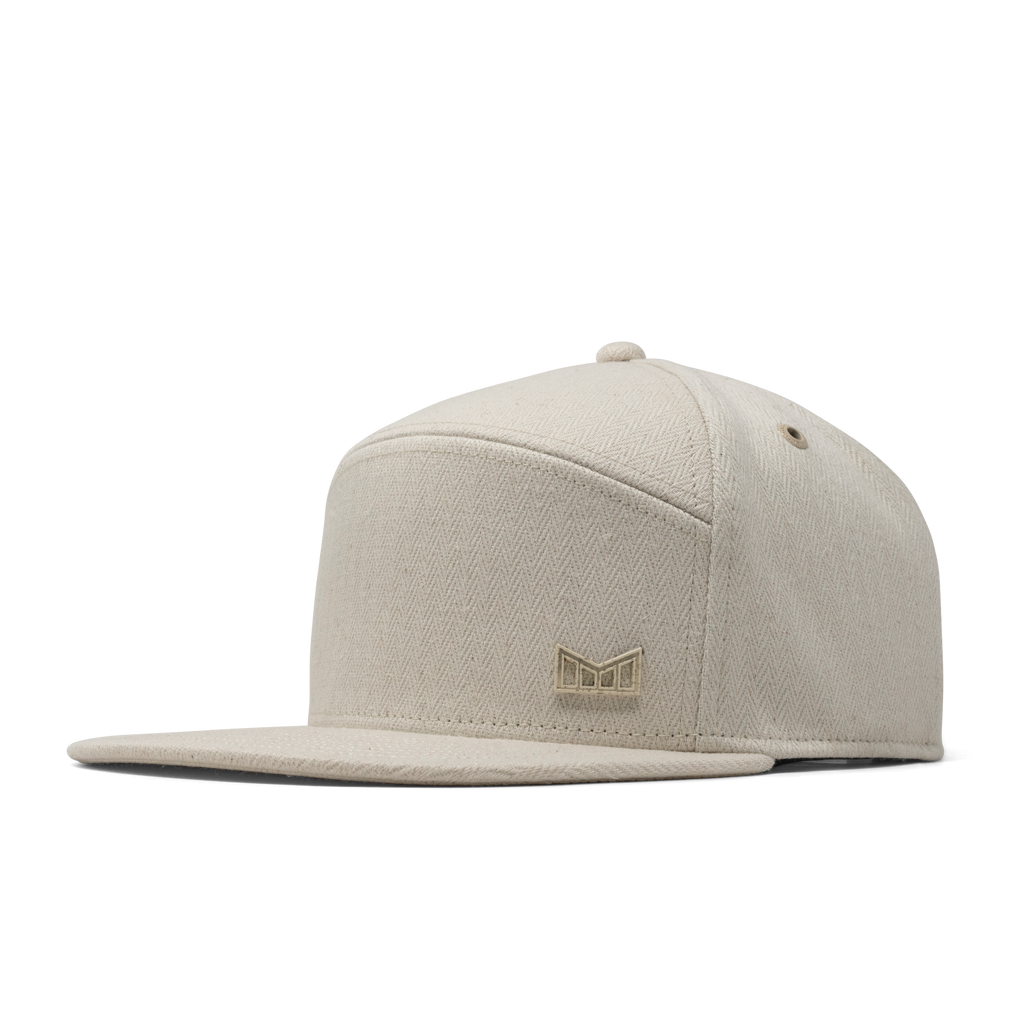 The front, angled view of the melin Trenches Icon Mill Pinya Horizon Fit in Straw Big Image - 1