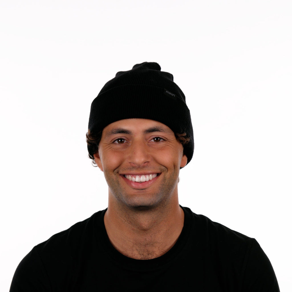 The model of melin's Journey Beanie - Black / Black Big Image - 2